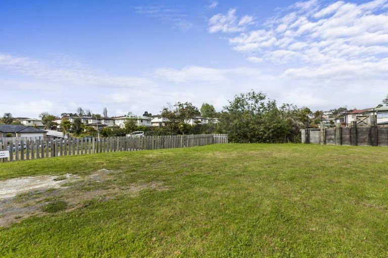 Photo of property in 3 Tawapou Close, Massey, Auckland, 0614