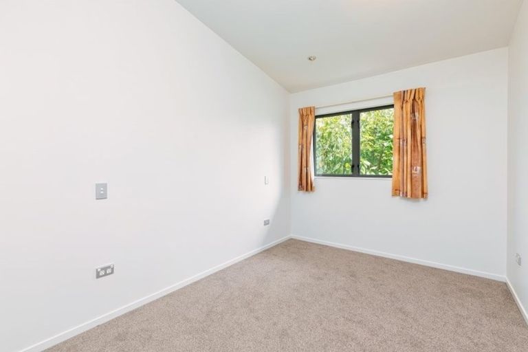 Photo of property in 76 Gunner Drive, Te Atatu Peninsula, Auckland, 0610