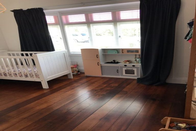 Photo of property in 28 Nikau Street, New Lynn, Auckland, 0600