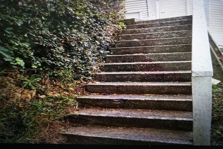 Photo of property in 88 Newlands Road, Newlands, Wellington, 6037