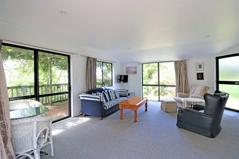 Photo of property in 10 Stingray Crescent, Whiritoa, Whangamata, 3691
