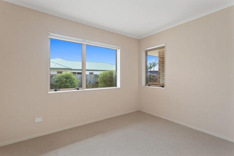 Photo of property in 26 Edgewater Grove, Whakatane, 3120