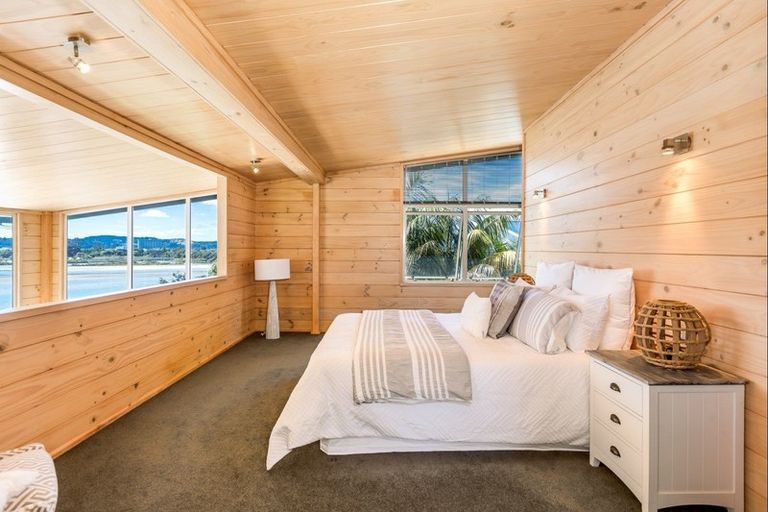 Photo of property in 42 Pohutukawa Avenue, Red Beach, 0932