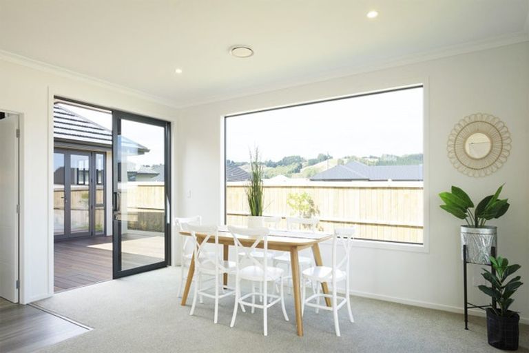 Photo of property in 20 Melandra Road, Stanmore Bay, Whangaparaoa, 0932