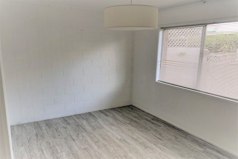 Photo of property in 1/83 Birkdale Road, Birkdale, Auckland, 0626