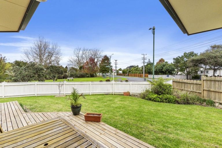 Photo of property in 1 Cabeleigh Drive, Helensville, 0800