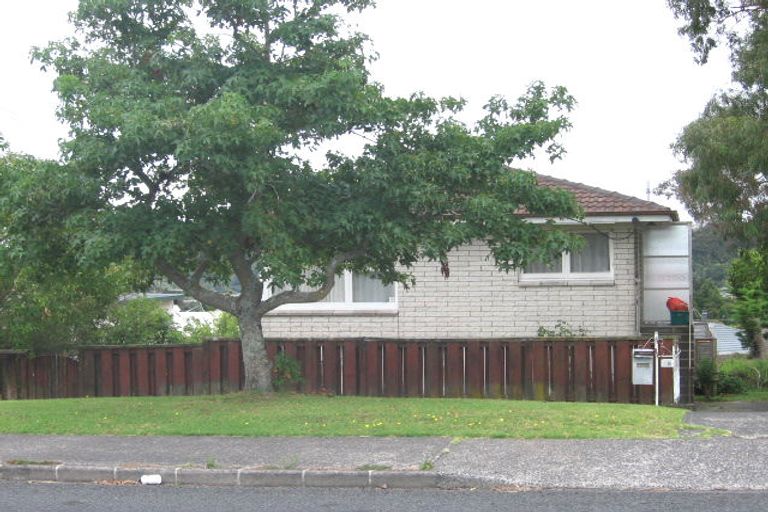 Photo of property in 1/5 Valley View Road, Glenfield, Auckland, 0629