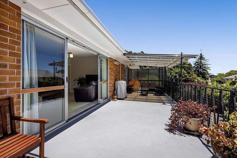 Photo of property in 39 Awanui Street, Merrilands, New Plymouth, 4312