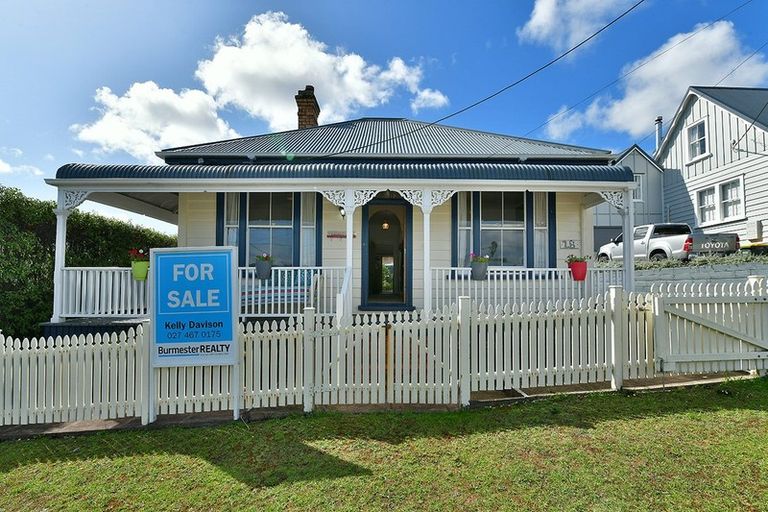 Photo of property in 28 Puriri Street, Helensville, 0800
