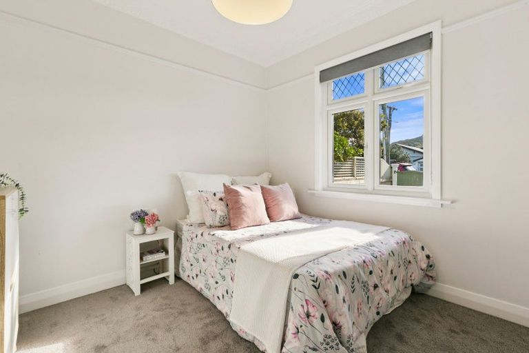 Photo of property in 79 Ranui Crescent, Khandallah, Wellington, 6035