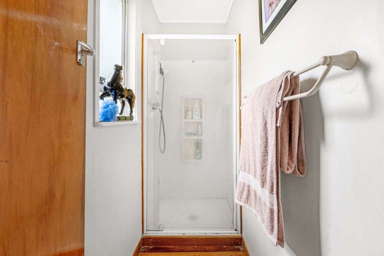 Photo of property in 37 Simons Street, Moturoa, New Plymouth, 4310