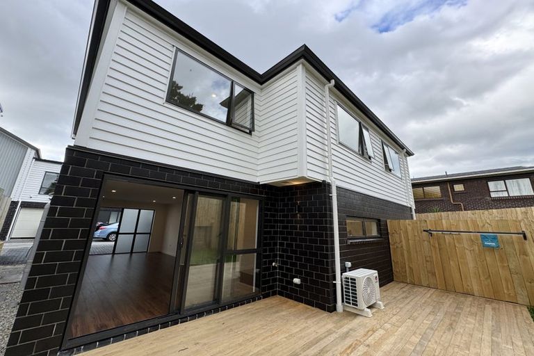 Photo of property in 1d Westall Road, New Lynn, Auckland, 0600