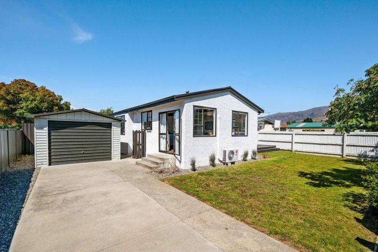 Photo of property in 9 Clare Place, Cromwell, 9310