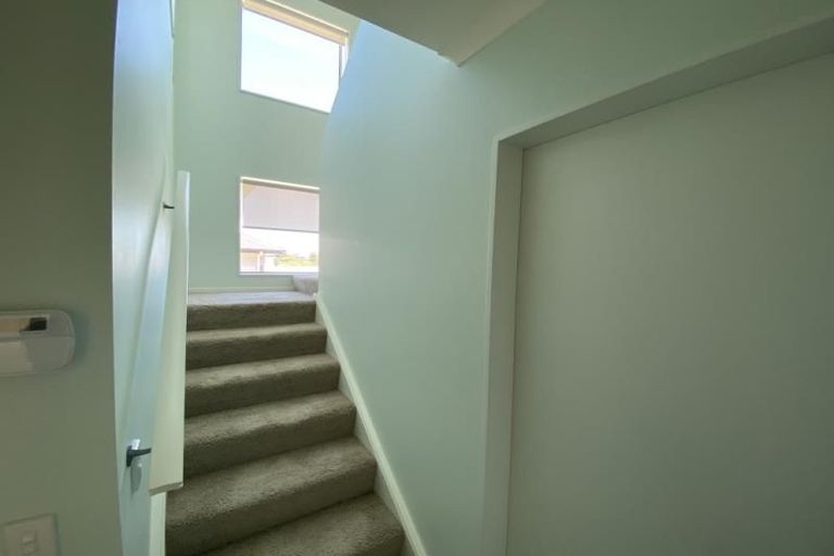 Photo of property in 10 Cresswell Place, Johnsonville, Wellington, 6037