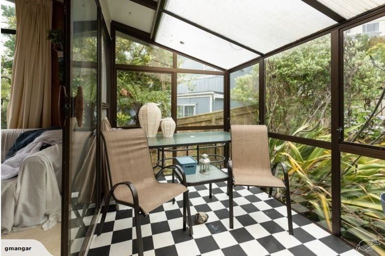 Photo of property in 69 Bedford Street, Northland, Wellington, 6012