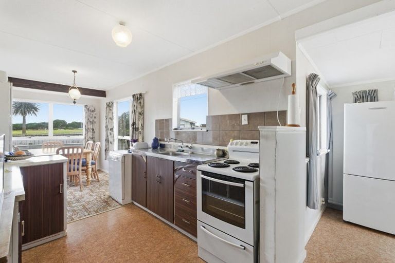 Photo of property in 2 Awatea Street, Castlecliff, Whanganui, 4501
