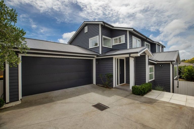 Photo of property in 26c Stottholm Road, Titirangi, Auckland, 0604