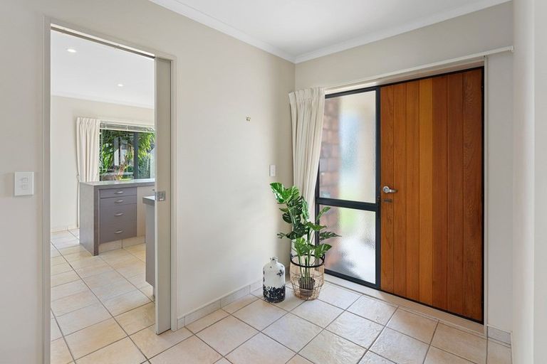 Photo of property in 98 Guildford Drive, Paraparaumu Beach, Paraparaumu, 5032