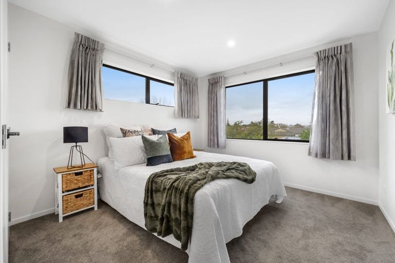 Photo of property in 74a Walworth Avenue, Pakuranga Heights, Auckland, 2010