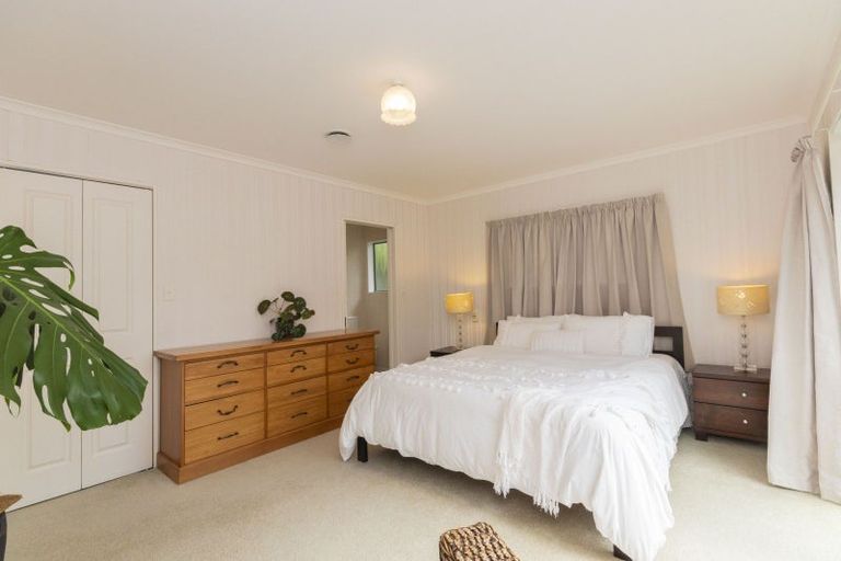 Photo of property in 2 The Glen, Hokowhitu, Palmerston North, 4410