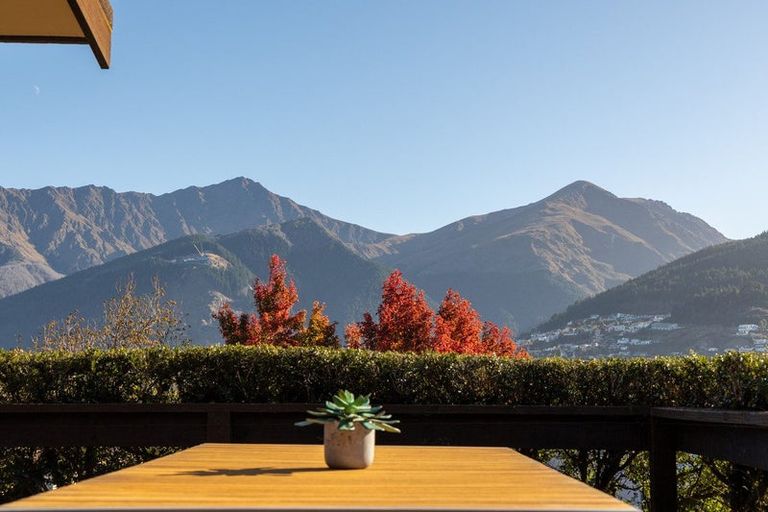 Photo of property in 9 Oregon Drive, Kelvin Heights, Queenstown, 9300