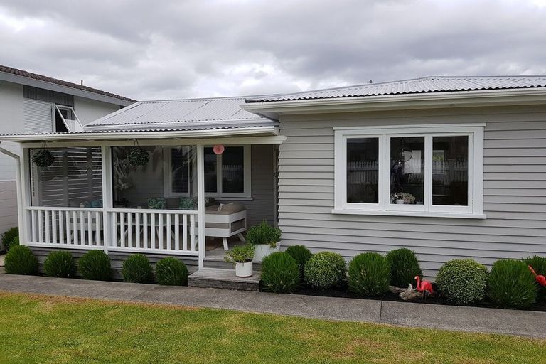 Photo of property in 12 Dallinghoe Crescent, Milford, Auckland, 0620