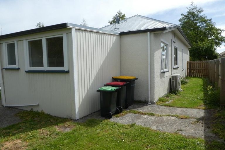 Photo of property in 10 Defoe Place, Waltham, Christchurch, 8023