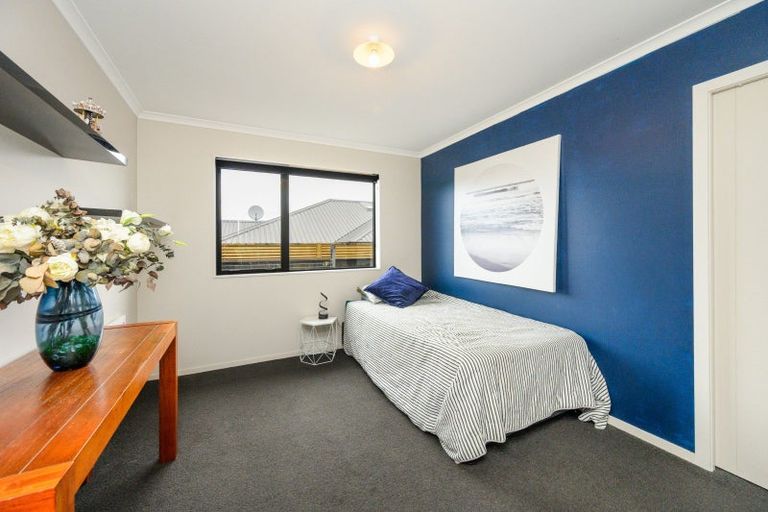 Photo of property in 18 Galea Grove, Kelvin Grove, Palmerston North, 4414