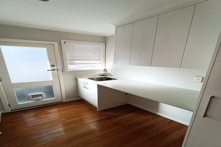 Photo of property in 15 Collier Avenue, Karori, Wellington, 6012