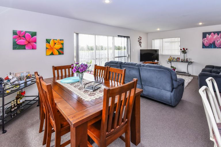 Photo of property in 124 Popokatea Drive, Takanini, 2112