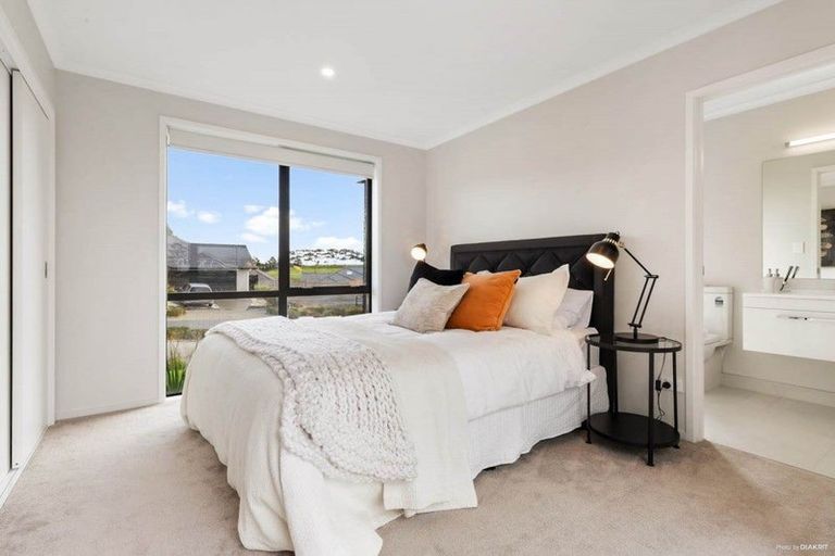 Photo of property in 3a Henry Curd Terrace, Pukekohe, 2120