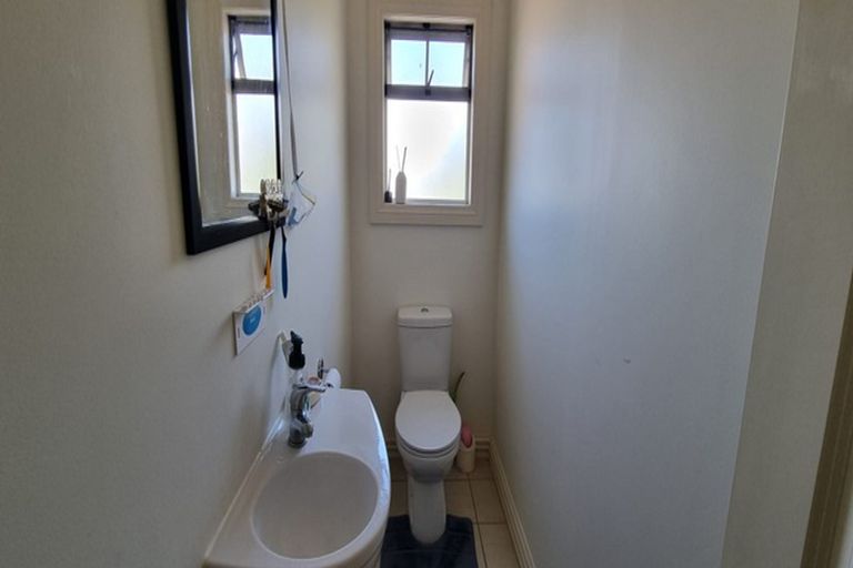 Photo of property in 25a Sycamore Drive, Sunnynook, Auckland, 0620