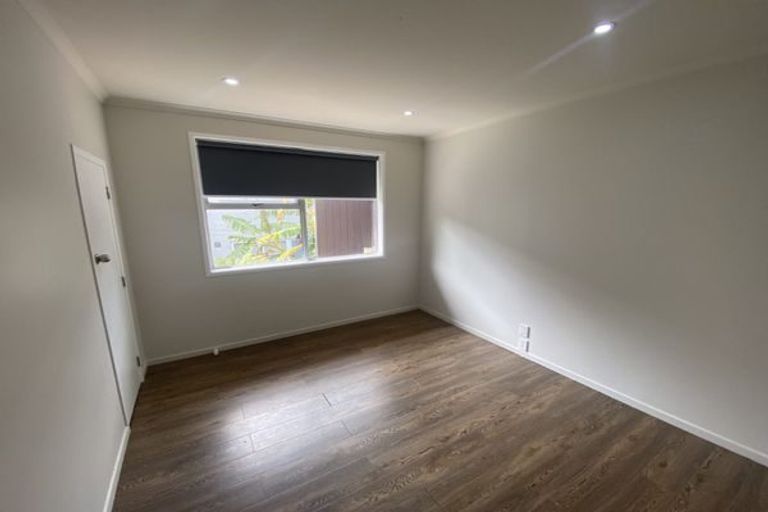 Photo of property in 18 Fairway Avenue, Red Beach, 0932