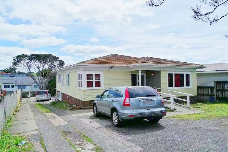Photo of property in 3209 Great North Road, New Lynn, Auckland, 0600