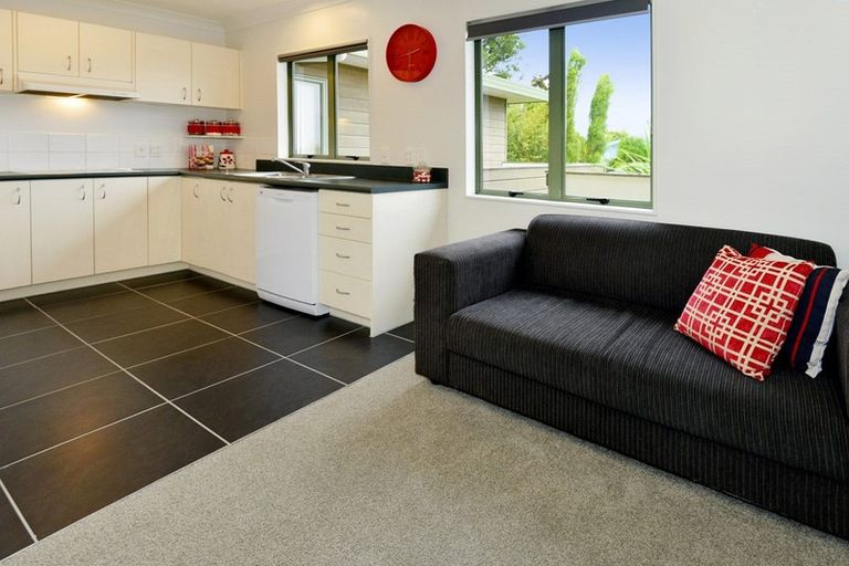 Photo of property in 1/13 Sunnynook Road, Forrest Hill, Auckland, 0620
