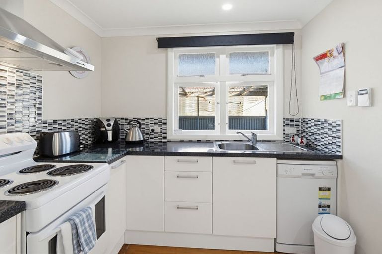 Photo of property in 32 Botanical Road, Takaro, Palmerston North, 4412