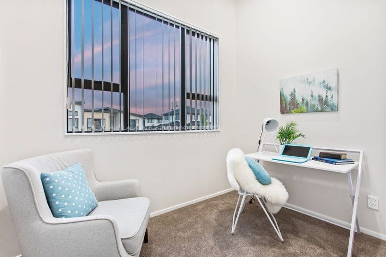 Photo of property in 13 Millcroft Lane, Ranui, Auckland, 0612