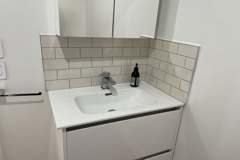Photo of property in Newman Court Apartments, 2 Newman Terrace, Thorndon, Wellington, 6011