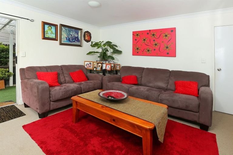 Photo of property in 3185 Great North Road, New Lynn, Auckland, 0600
