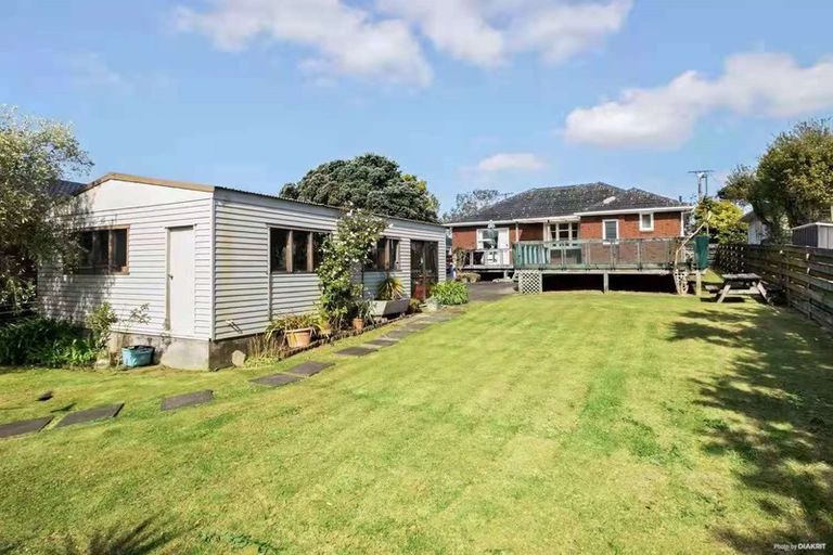 Photo of property in 39 Matipo Road, Te Atatu Peninsula, Auckland, 0610