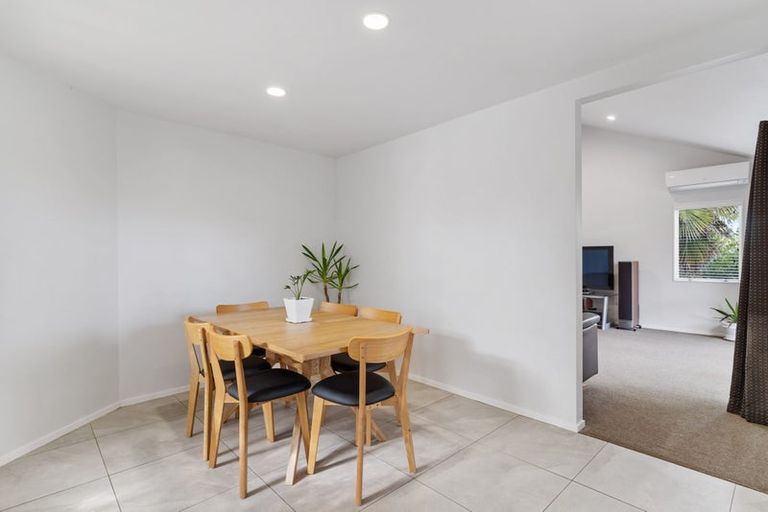 Photo of property in 11 Tyrico Close, Unsworth Heights, Auckland, 0632