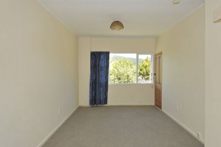 Photo of property in 2/18 Thurleigh Grove, Karori, Wellington, 6012