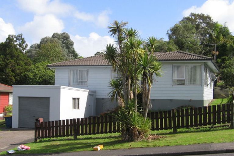 Photo of property in 9 Kemp Road, Massey, Auckland, 0614
