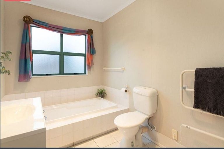 Photo of property in 5 Edgecumbe Way, Tauranga, 3110