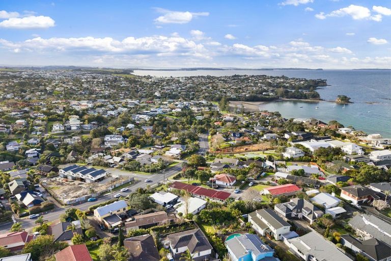 Photo of property in 2/867 Beach Road, Waiake, Auckland, 0630