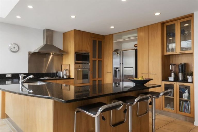 Photo of property in 14 Lansdowne Street, Bayswater, Auckland, 0622