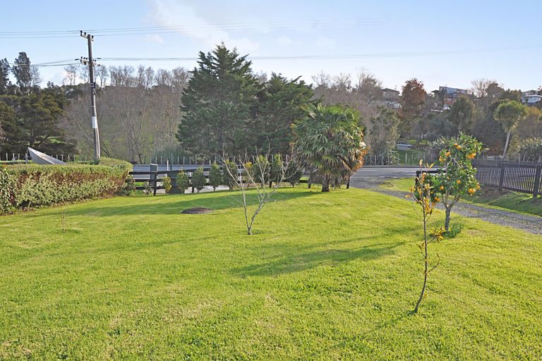 Photo of property in 38 Bickerstaffe Road, Maungaturoto, 0520