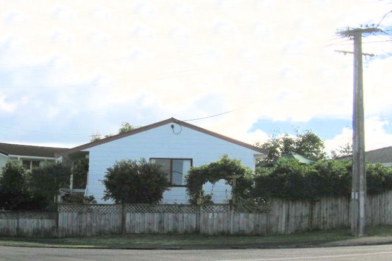 Photo of property in 27 Gloria Avenue, Te Atatu Peninsula, Auckland, 0610