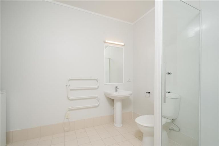 Photo of property in 3b/30 Westward Ho, Glen Eden, Auckland, 0602