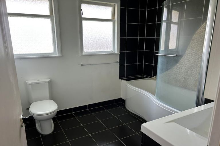 Photo of property in 19 Miro Street, Merrilands, New Plymouth, 4312